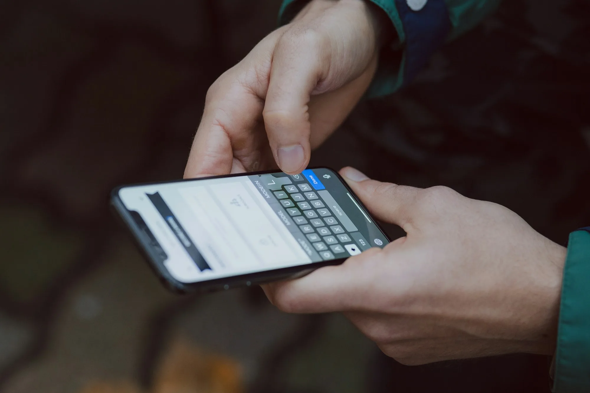 Gửi tin nhắn ngắn kèm mẫu email follow-up khách hàng tiềm năng