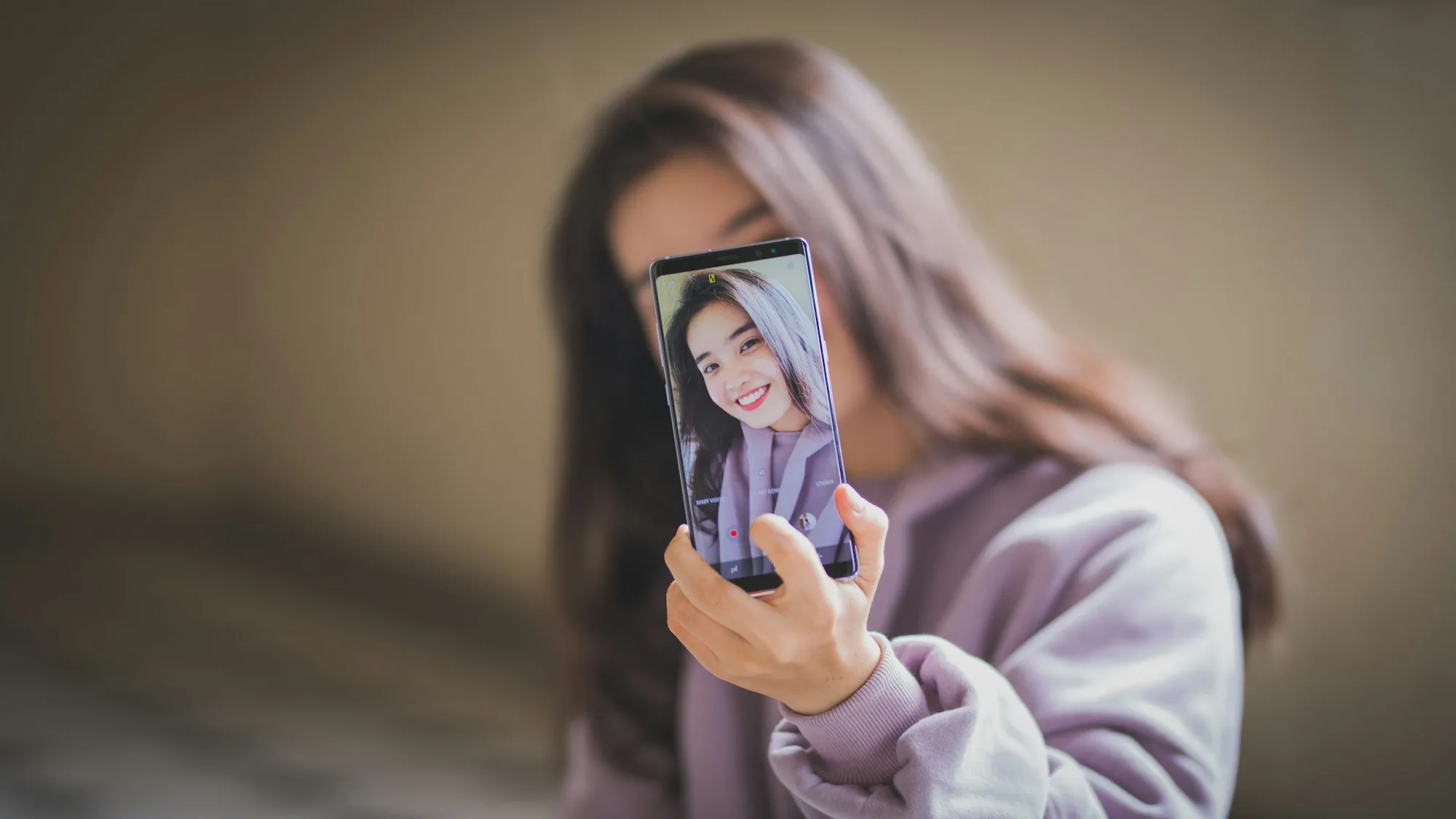 Người dùng chụp ảnh khuôn mặt để xác minh danh tính, một điểm khiến khách bỏ ngang hồ sơ vay