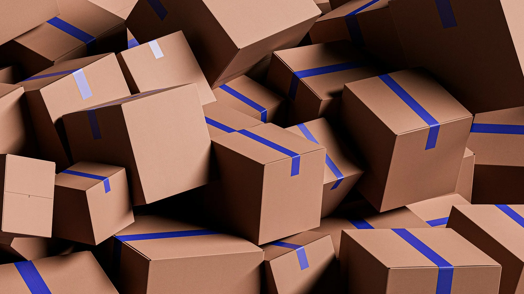 Hàng trăm thùng carton chờ phân loại, khối lượng mà giao hàng chặng cuối phải xử lý mỗi ngày