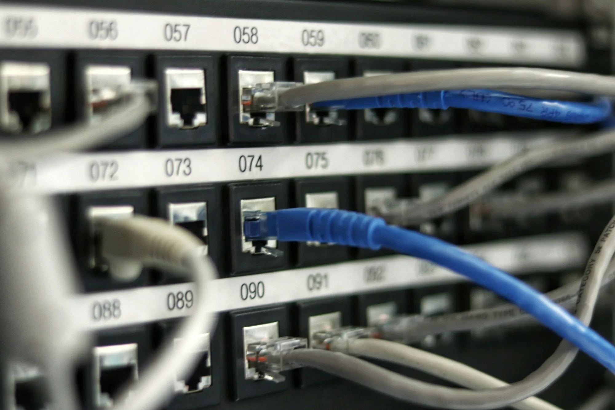 Cáp mạng máy chủ cần kiểm kê khi chuyển Exchange lên cloud